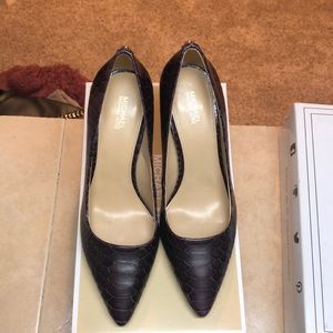 Embossed dark purple heel